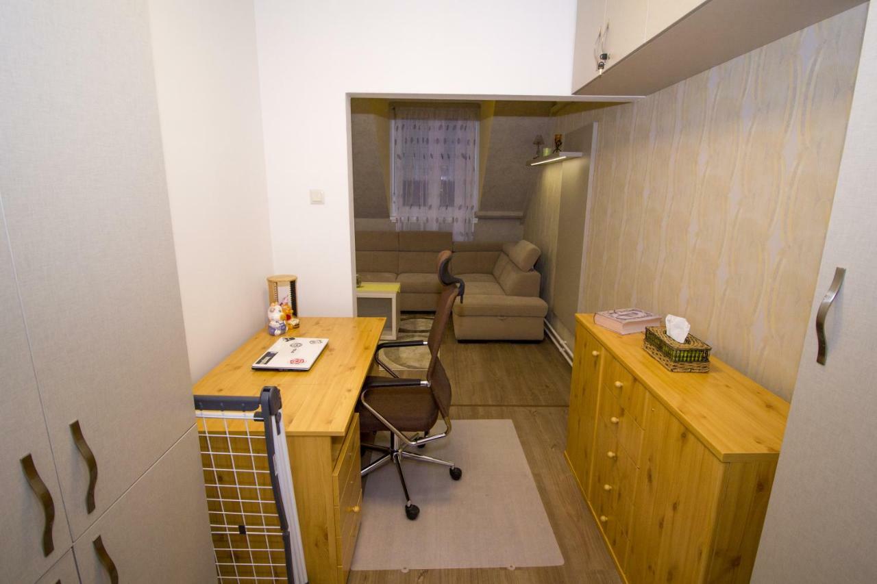 Chez Moi Apartment Debrecen Bagian luar foto